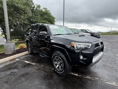 Certified 2019 Toyota 4Runner TRD Off-Road Premium AWD/4WD image 2