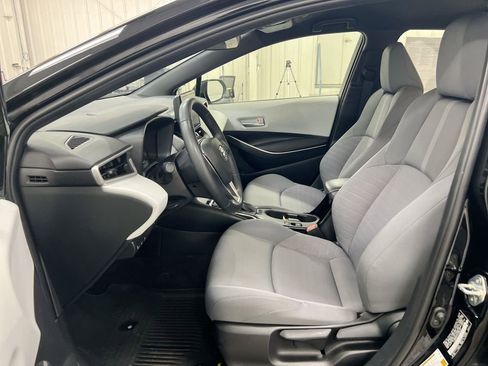 Used 2025 Toyota Corolla SE w/ Convenience Package image 19