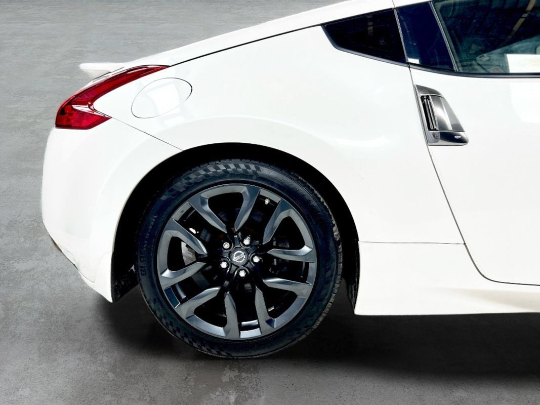 Used 2020 Nissan 370Z Coupe RWD image 10