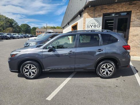 Used 2020 Subaru Forester Premium image 2