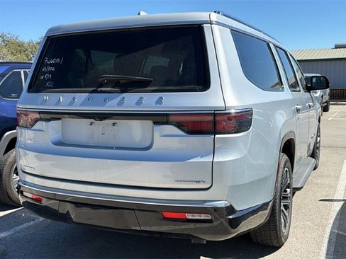 Used 2023 Jeep Wagoneer L Series II image 6