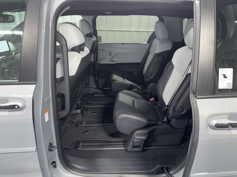 New 2026 Toyota Sienna XSE image 18
