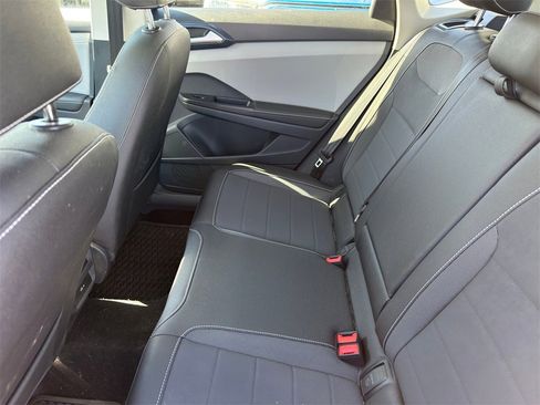 Used 2024 Volkswagen Taos SE image 29