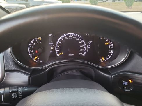 Used 2019 Jeep Grand Cherokee Altitude image 29