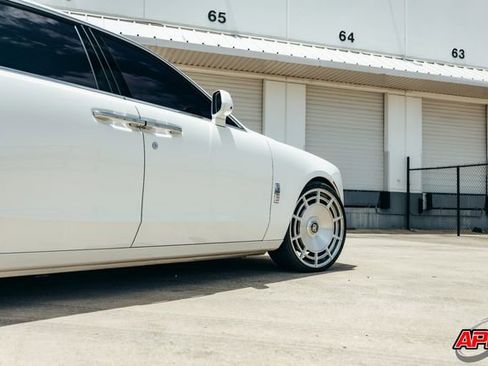 Used 2022 Rolls-Royce Ghost w/ Ghost Package image 27