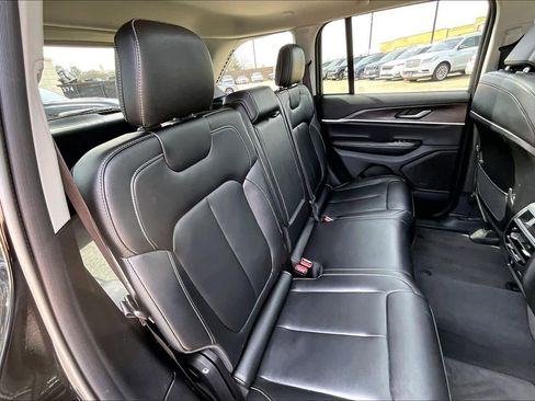 Used 2023 Jeep Grand Cherokee Limited image 21
