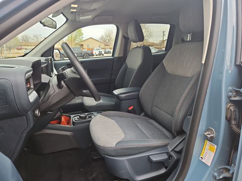 Used 2023 Ford Maverick XLT image 2