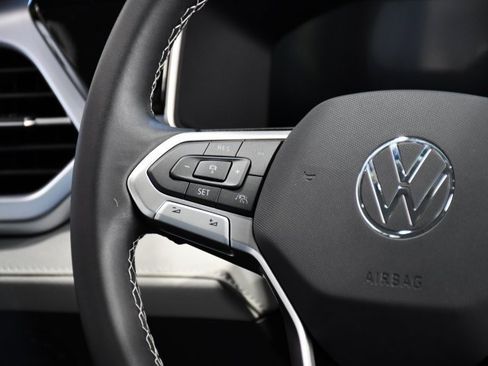 New 2026 Volkswagen Taos SE image 19