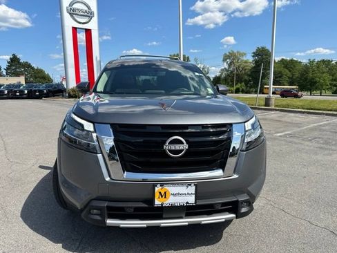 Used 2024 Nissan Pathfinder Platinum w/ Lighting Package (N92) AWD/4WD image 10