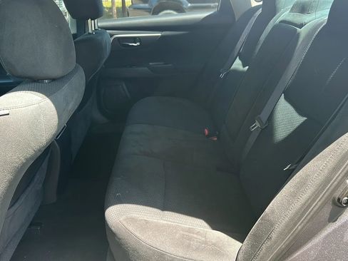 Used 2015 Nissan Altima 2.5 SV w/ Convenience Package FWD image 16