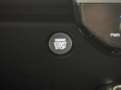 Used 2025 Kia Carnival SX w/ SX Dark Edition Package image 23