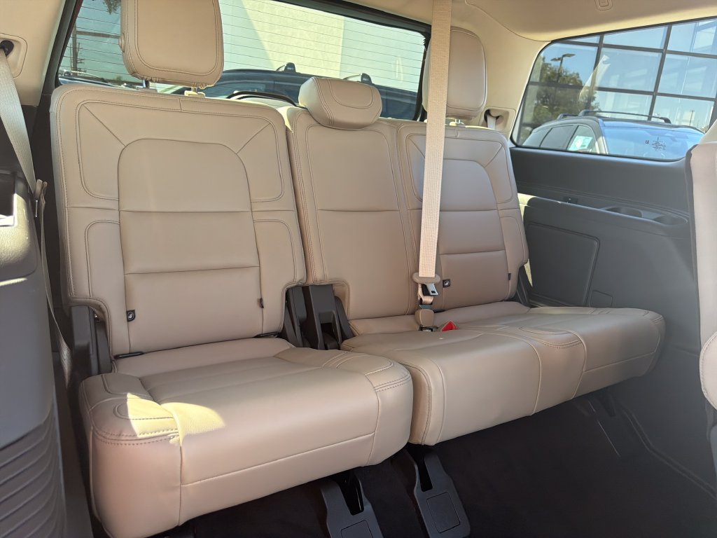 Used 2024 Lincoln Navigator Premiere AWD/4WD image 35