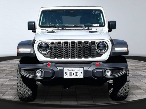 Certified 2025 Jeep Wrangler Unlimited Rubicon w/ Convenience Group AWD/4WD image 27