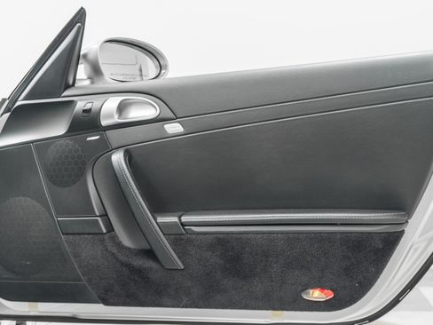 Used 2005 Porsche 911 Carrera RWD image 39