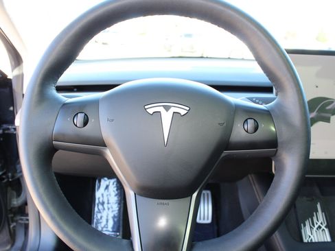 Used 2021 Tesla Model 3 Performance image 9
