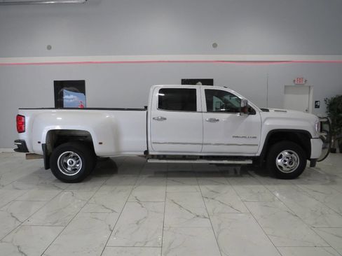 Used 2019 GMC Sierra 3500 Denali w/ Duramax Plus Package AWD/4WD image 2