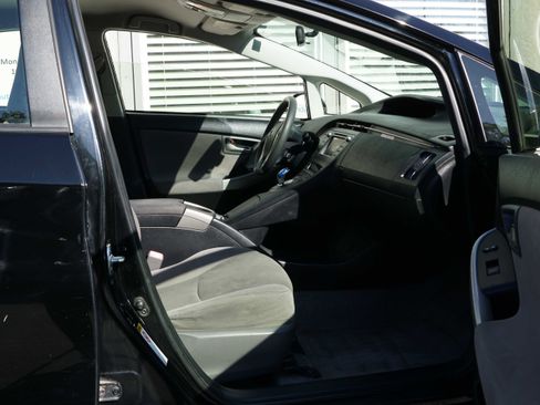 Used 2013 Toyota Prius Three image 32