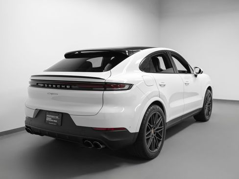 Certified 2024 Porsche Cayenne Coupe AWD/4WD image 12