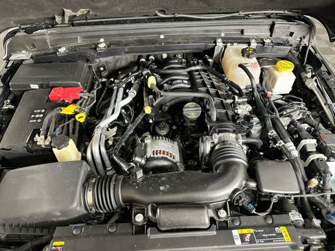 Used 2023 Jeep Gladiator Sport AWD/4WD image 32