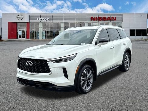 Used 2023 INFINITI QX60 Luxe w/ Cargo Package FWD image 3