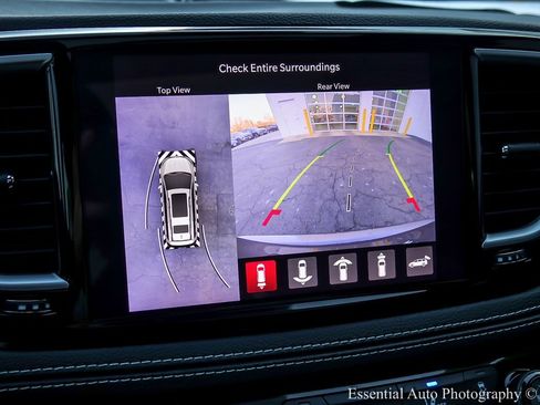 Used 2022 Chrysler Pacifica Limited w/ Uconnect Theater Family Group image 25