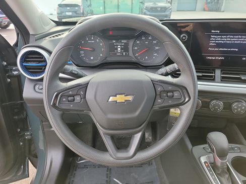 Used 2025 Chevrolet Trax LS FWD image 17