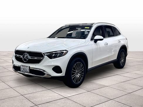 Used 2025 Mercedes-Benz GLC 300 image 1