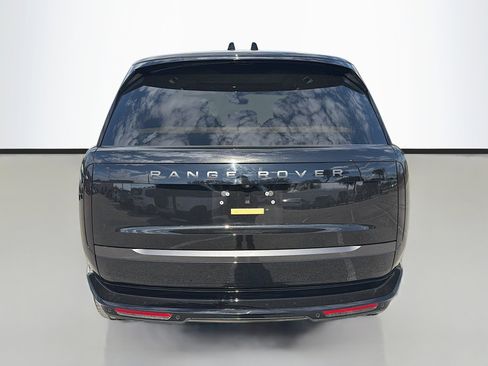 Used 2025 Land Rover Range Rover SE image 4