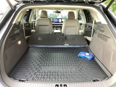 Used 2022 Lincoln Nautilus Reserve w/ Equipment Group 201A image 11