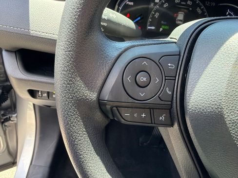 Used 2025 Toyota RAV4 XLE AWD/4WD image 18