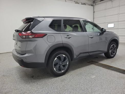Used 2024 Nissan Rogue SV AWD/4WD image 3
