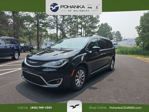 Used 2018 Chrysler Pacifica Touring-L FWD image 1