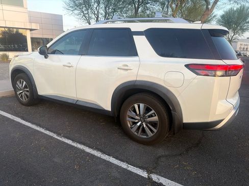 Used 2024 Nissan Pathfinder SL AWD/4WD image 5