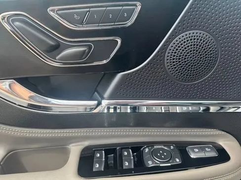 Used 2025 Lincoln Corsair AWD w/ Jet Appearance Package image 13