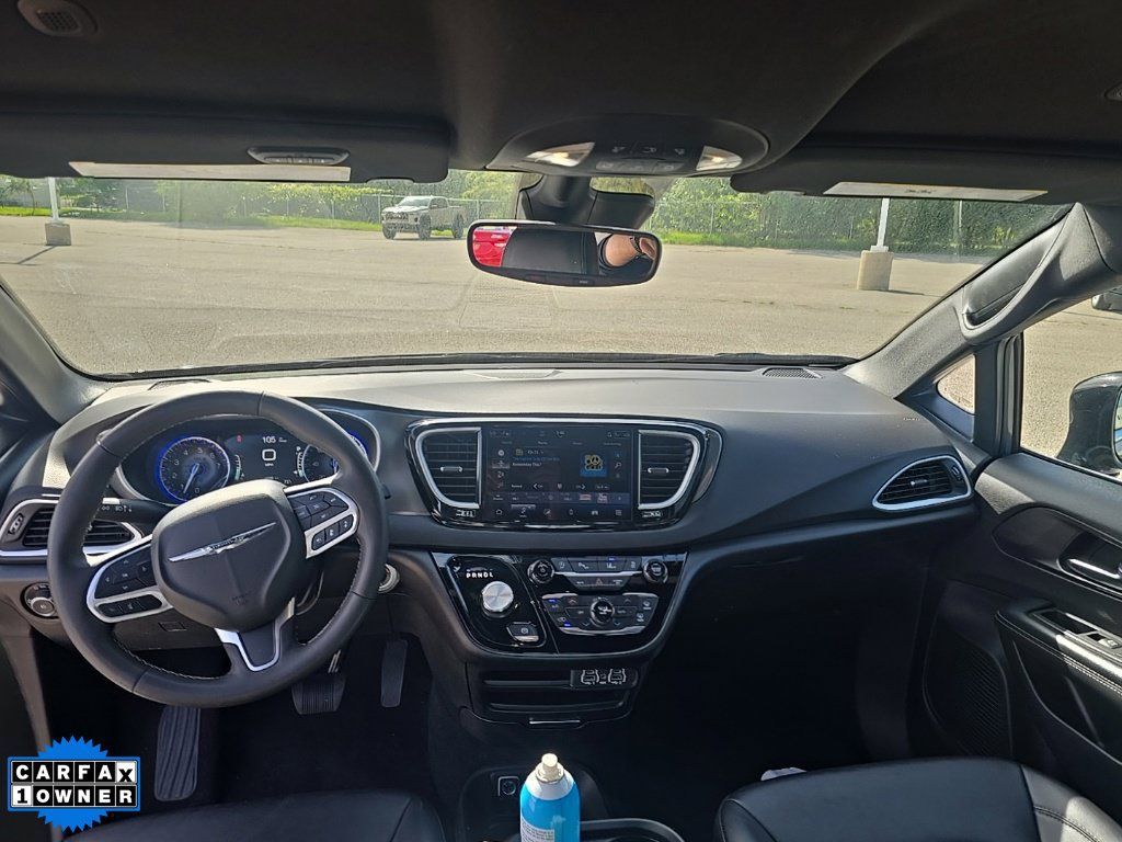 Used 2025 Chrysler Pacifica Select FWD image 8