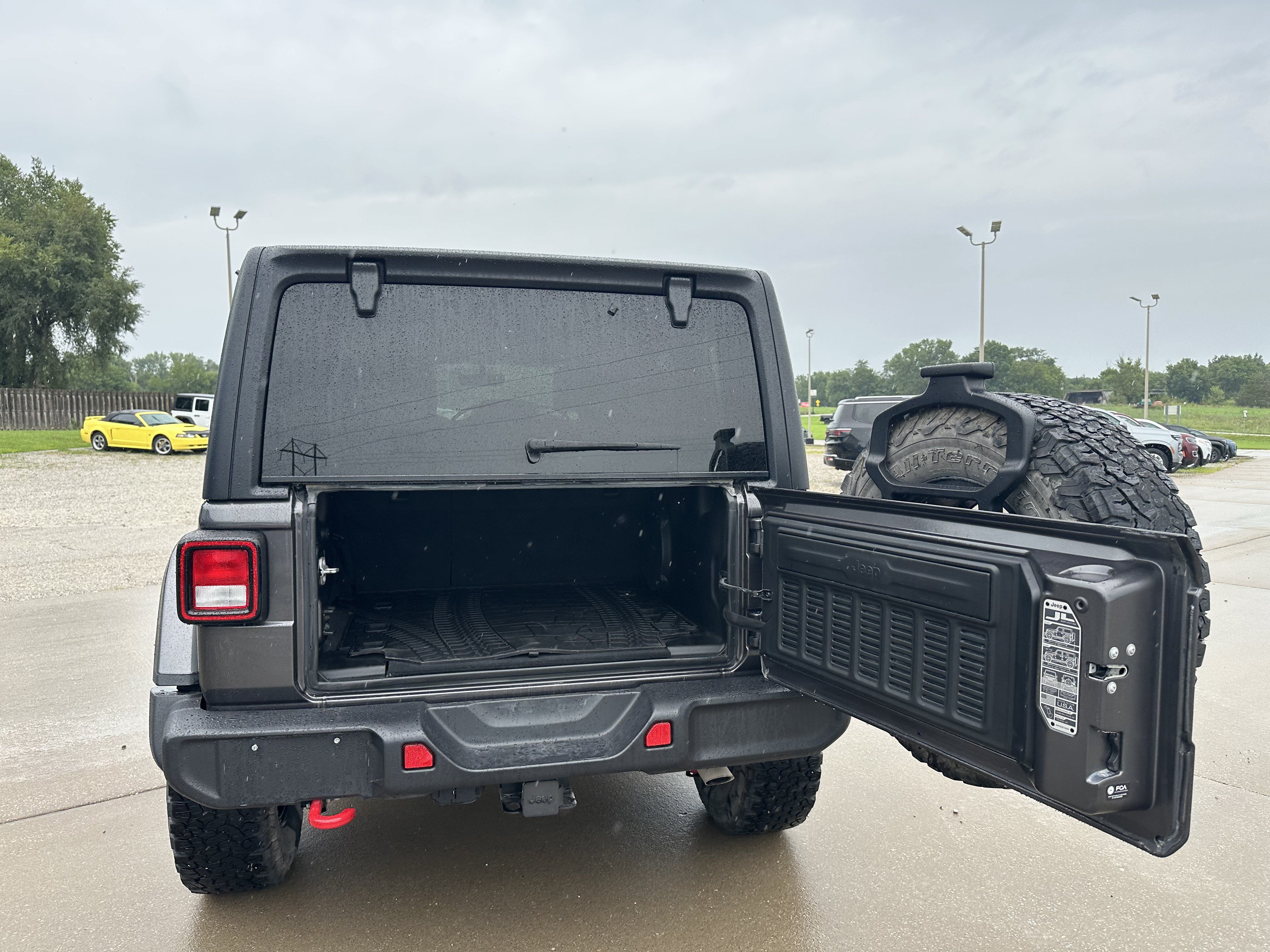 Used 2023 Jeep Wrangler Unlimited Rubicon w/ Cold Weather Group AWD/4WD image 25