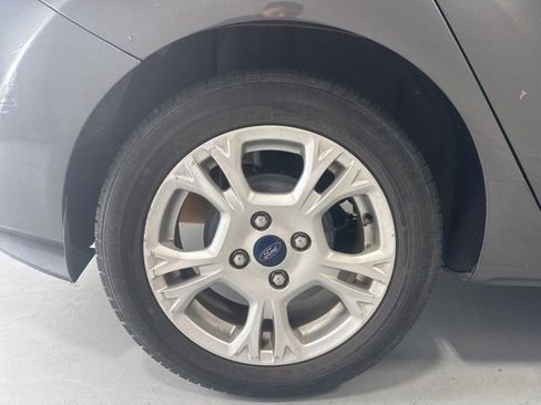 Used 2015 Ford Fiesta SE image 6
