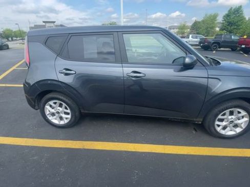 Used 2025 Kia Soul LX w/ LX Technology Package FWD image 3
