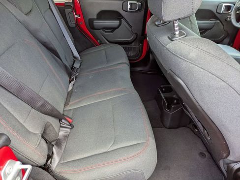 Used 2025 Jeep Wrangler Unlimited Rubicon image 29