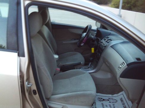 Used 2011 Toyota Corolla LE FWD image 18