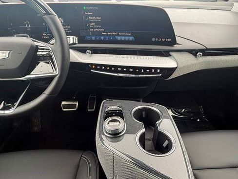 Certified 2025 Cadillac Optiq Sport 1 AWD/4WD image 3