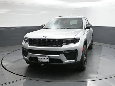 New 2026 Jeep Grand Cherokee Limited w/ Limited Altitude Package RWD image 30