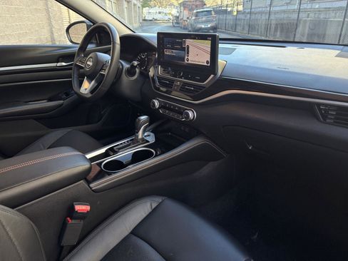 Used 2024 Nissan Altima 2.5 SR w/ SR Premium Package FWD image 10