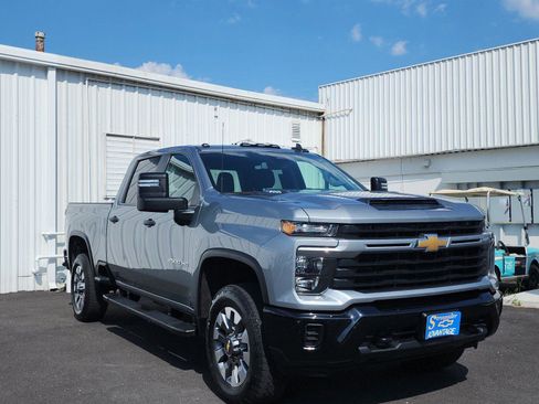 Used 2024 Chevrolet Silverado 2500 Custom w/ Custom Value Package AWD/4WD image 7