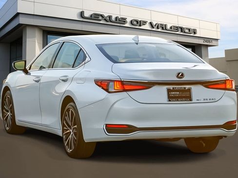 Certified 2023 Lexus ES 250 w/ Premium Package image 2