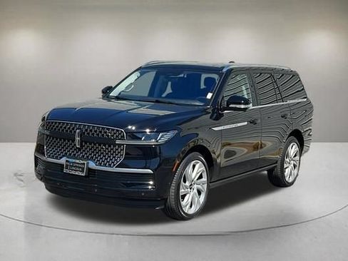 New 2025 Lincoln Navigator Reserve AWD/4WD image 2