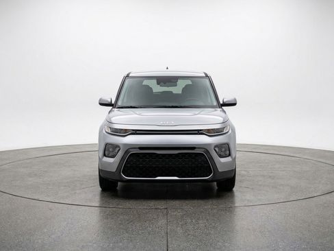 Used 2025 Kia Soul LX w/ LX Technology Package FWD image 2