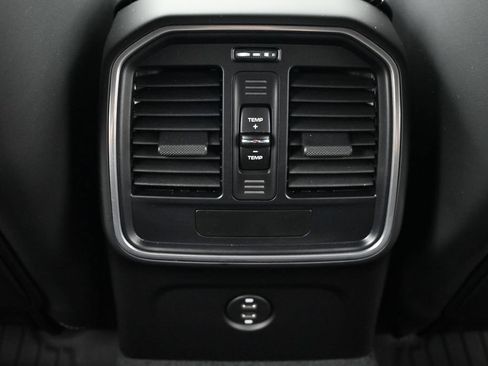 Certified 2024 Porsche Macan Turbo AWD/4WD image 8