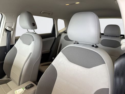 Used 2022 Volkswagen Taos SE AWD/4WD image 10