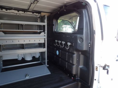 Used 2018 Chevrolet Express 2500 w/ Driver Convenience Package RWD image 28